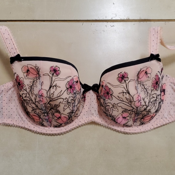 Pink floral molded cup - Picture 1 of 2